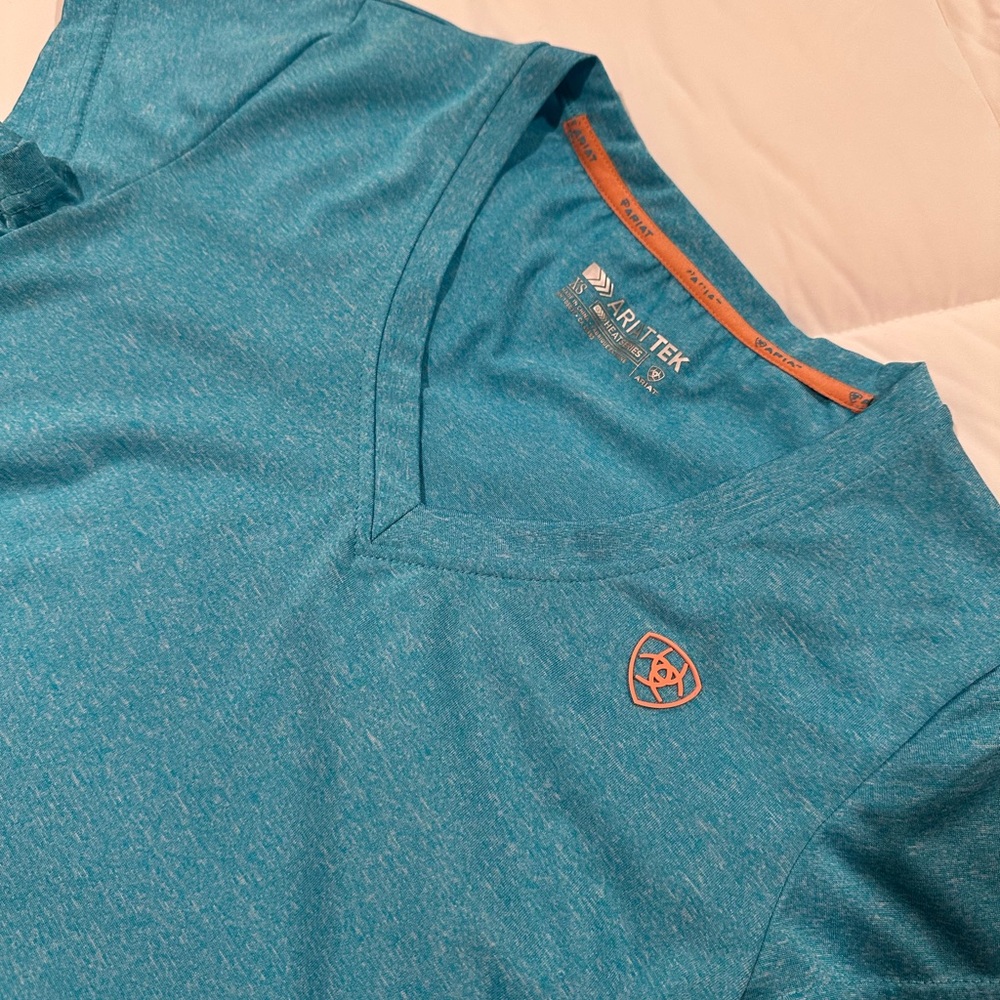 Ariat Women's Teal V-Neck Tee
